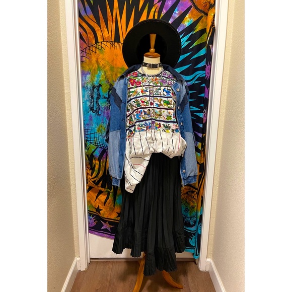 π Embroidered lovely bird flower top - Picture 11 of 13